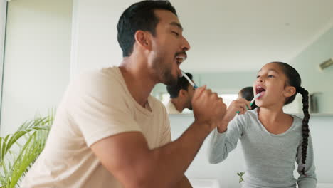 Papa-Putzt-Sich-Mit-Seiner-Tochter-Die-Zähne