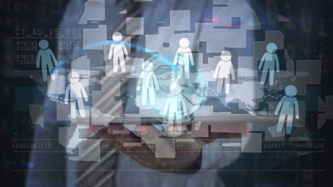 interfaz digital con procesamiento de datos contra la sección media del hombre de negocios que usa tableta digital