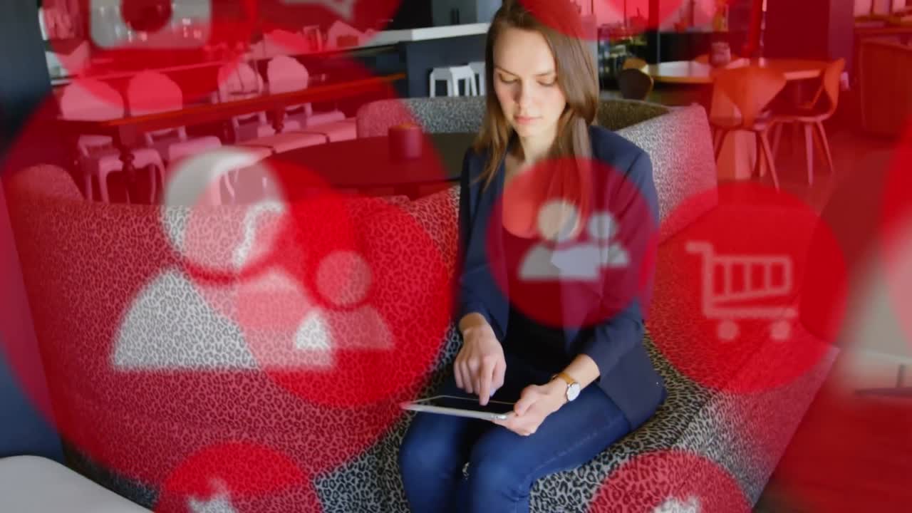 디지털 태블릿을 사용하는 여성에 대한 디지털 아이콘