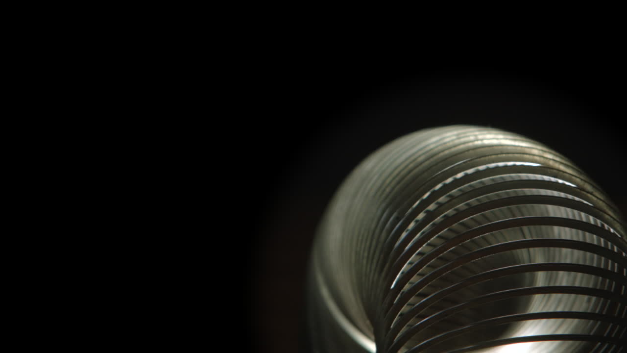 장난감 금속 스프링 아웃 및 포커스