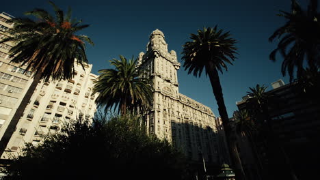 Plaza-De-La-Independencia-En-Montevideo-Uruguay