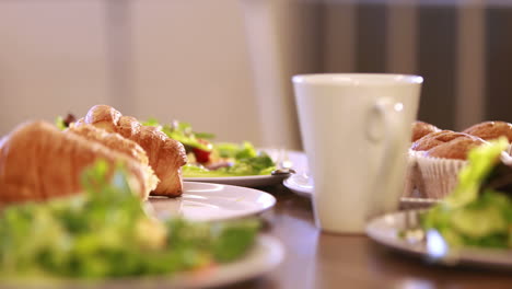descripción general de los alimentos y bebidas en la pausa para el café