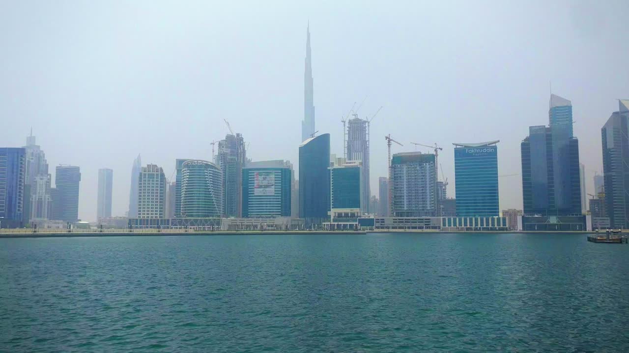Skyline di Dubai dalla Dubai Business Bay