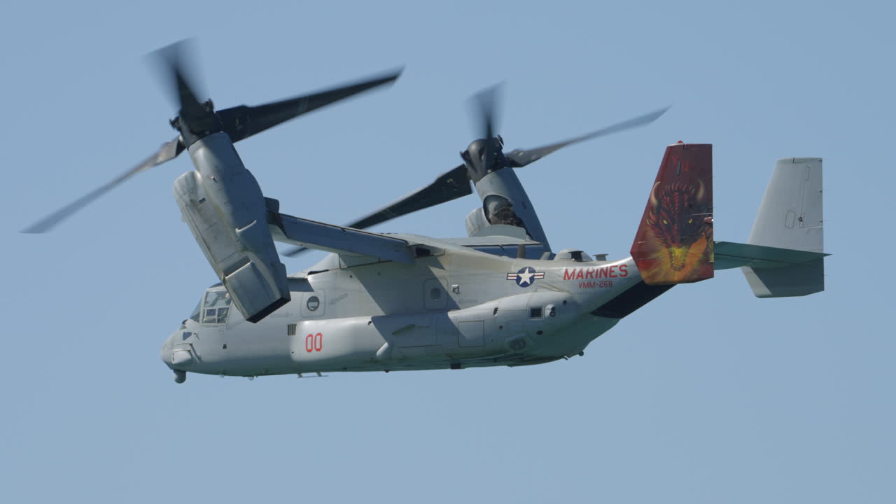 Osprey Rotating Turbo Props from vertical to horizonal during Pacific Airshow
