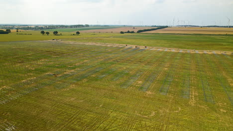 Campo-Grande-De-Tiro-Aéreo-Preparado-Para-La-Instalación-De-Paneles-Fotovoltaicos,-La-Granja-Fotovoltaica-Más-Grande-De-Europa-Central,-Polonia,-Zwartowo