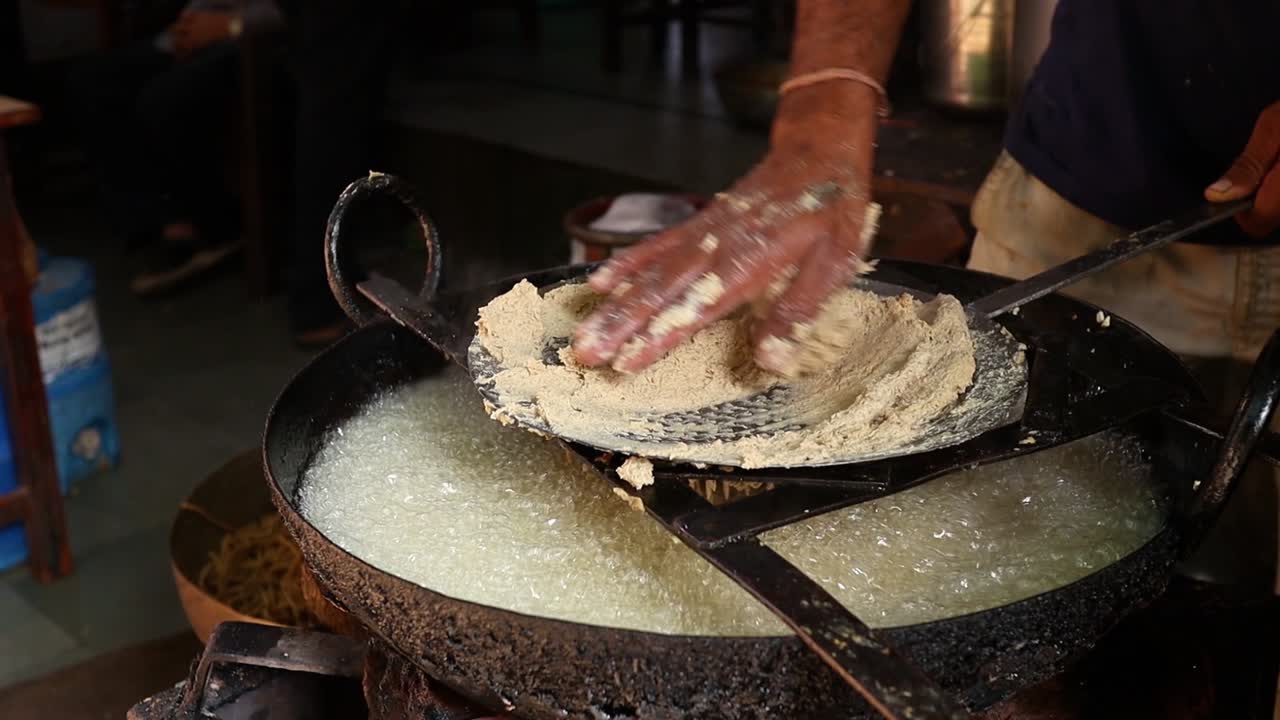 murukku es una comida callejera india del estado de rajasthan en el oeste de la india.