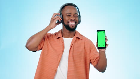 Black-man,-headphones-and-phone-green-screen