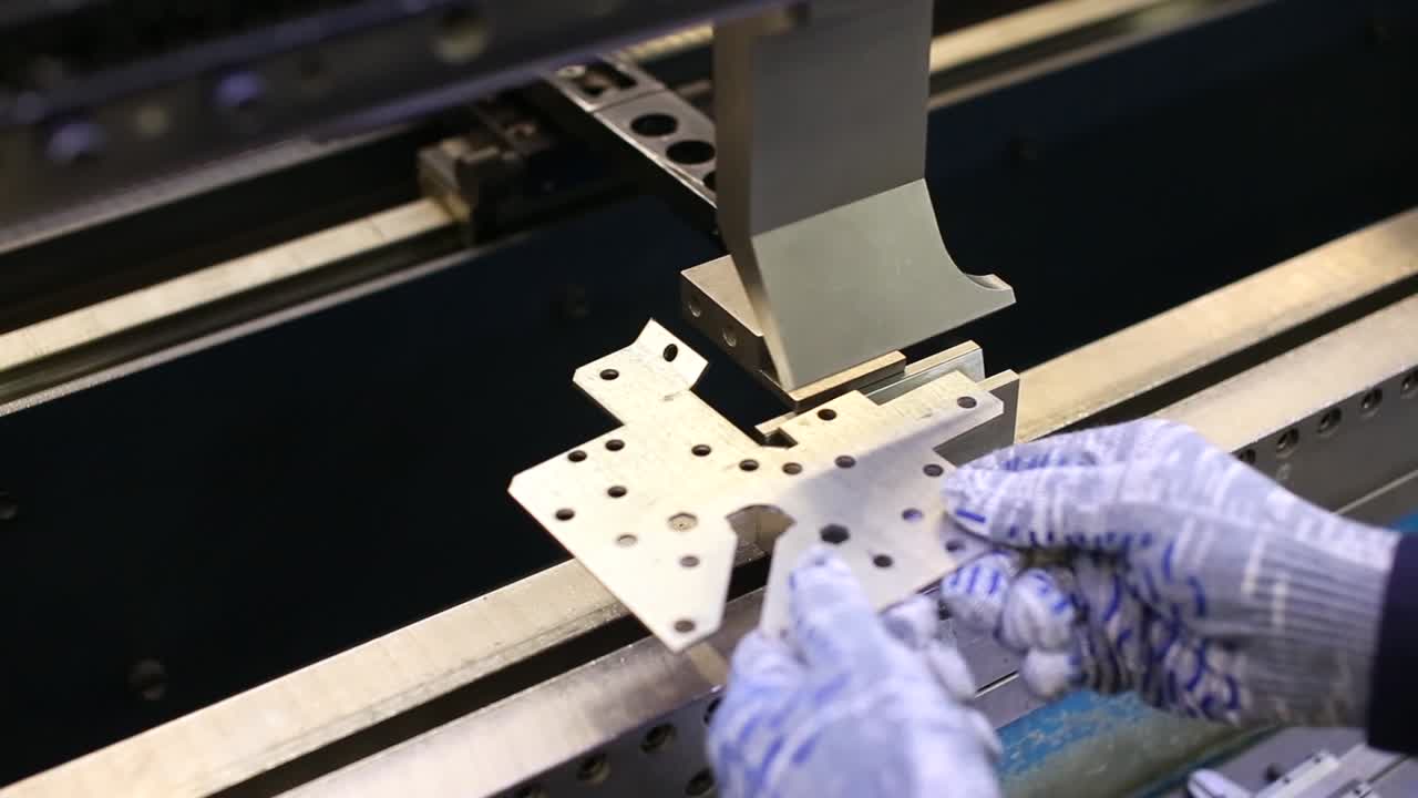 proceso de flexión y fabricación de metales