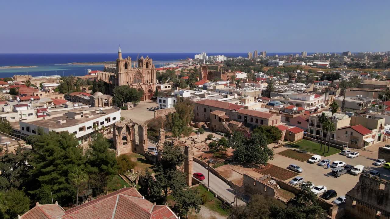 aerial 4k famagusta 성벽 도시, 오래된 도시 및 북 키프로스의 varosha 풍경