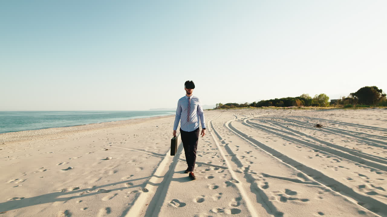 해변에서 고 있는 vr 헤드을 입은 사업가