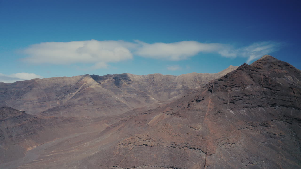 Ripresa con drone delle montagne di Fuerteventura
