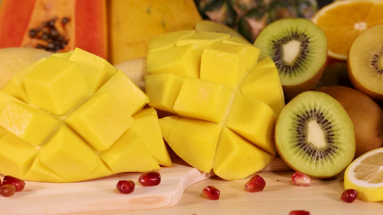 una variada variedad de frutas frescas