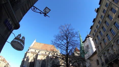 Cathédrale-de-Genève,-vue-depuis-la-Place-de-la-Taconnerie