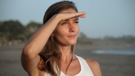 Portrait-Of-A-Pretty-Young-Woman-Looking-At-The-Horizon-With-A-Hand-In-Forehead