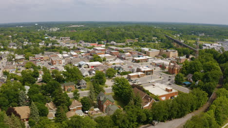 Picturesque-aerial-drone-view-of-the-quaint,-charming-small-town-of-Parry-Sound-along-the-shores-of-Georgian-Bay,-Ontario