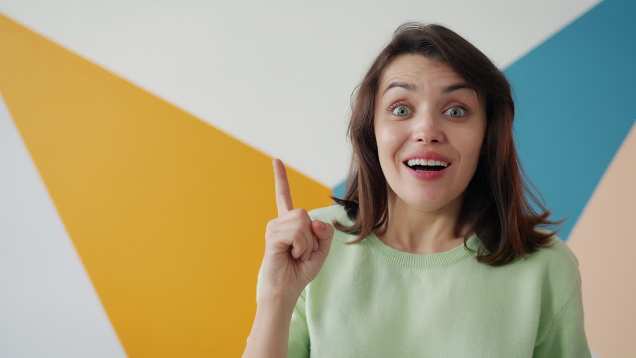 mujer expresando diferentes emociones