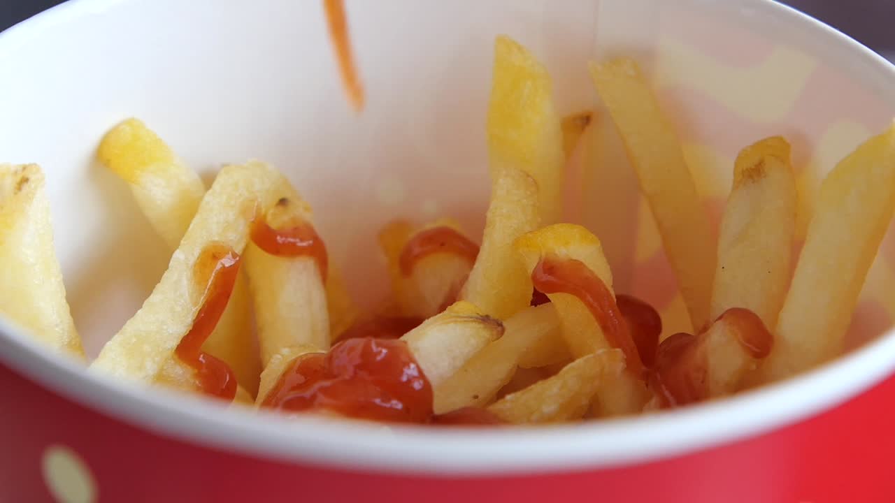 patatine fritte con ketchup