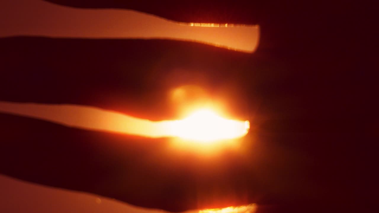 손은 태양을 만니다.