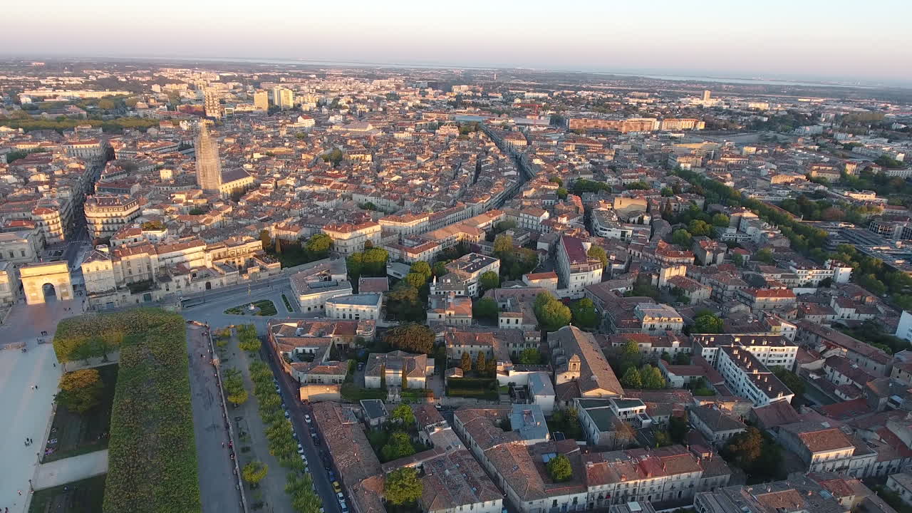 el paseo marítimo de montpellier du peyrou vista aérea del atardecer