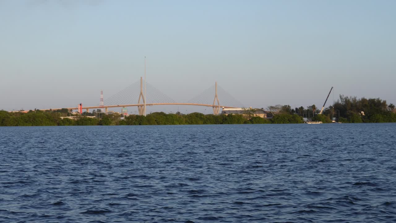 석양의 라구나 델 카르핀테로와 탐피코 다리