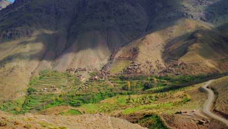 valle de tacheddirt en las montañas del alto atlas, marruecos, pan, zoom