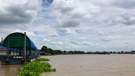 Peaceful-shoreline-on-the-Southern-Thailand-coast