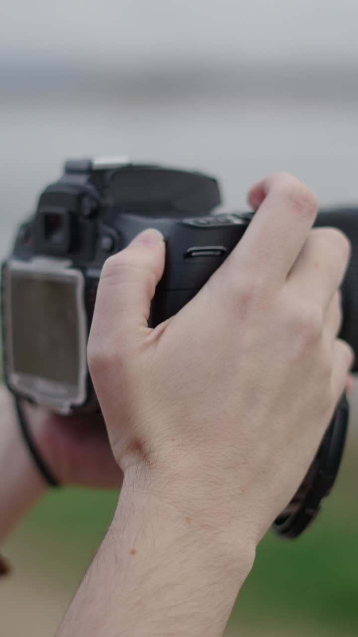 Hand holding a DSLR camera