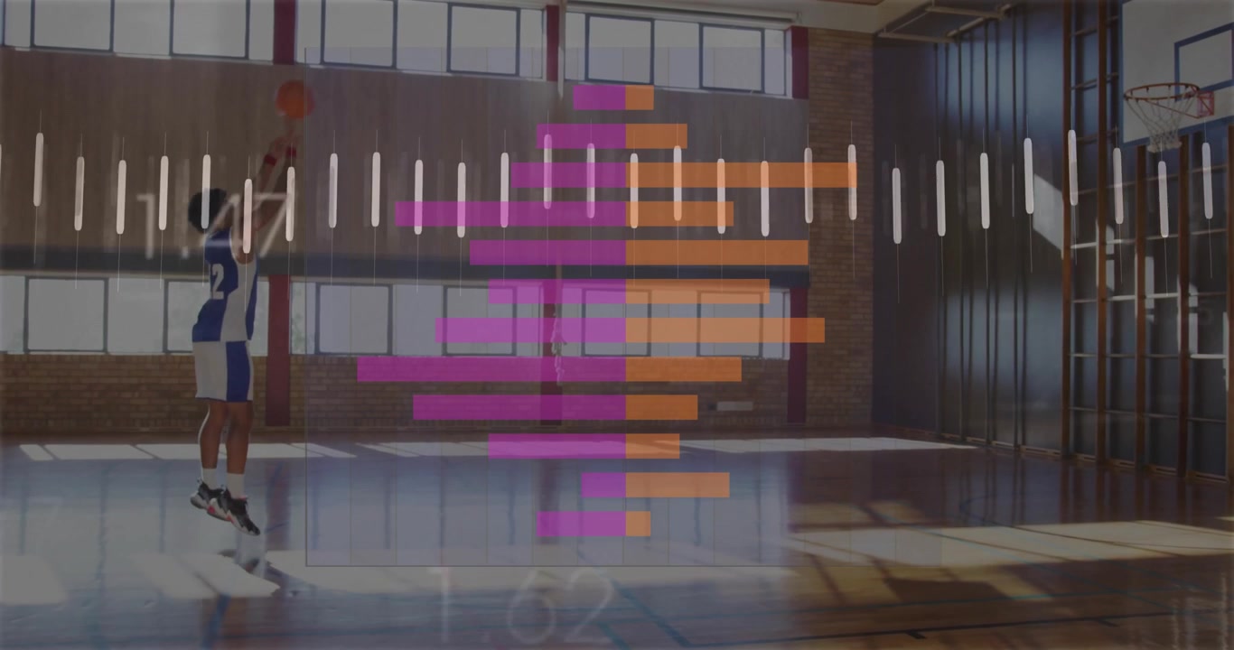 En basketballspiller træner i et fitnesscenter med en databehandlingsanimation over banen.
