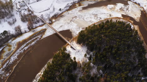 Eisdrift-Auf-Flussbiegung-Von-Oben-Gesehen