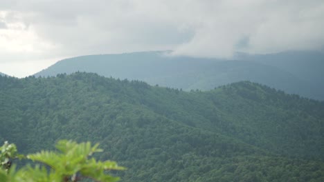 Regensturm-Nähert-Sich-Den-Bergen-In-North-Carolina