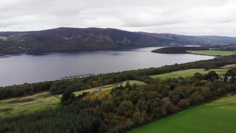 Lago-Ness-En-Las-Tierras-Altas-De-Escocia