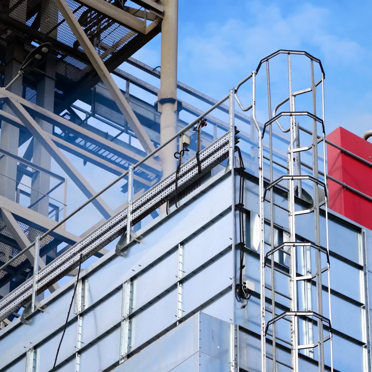 Hard work of elevator. Operation of the elevator at full speed