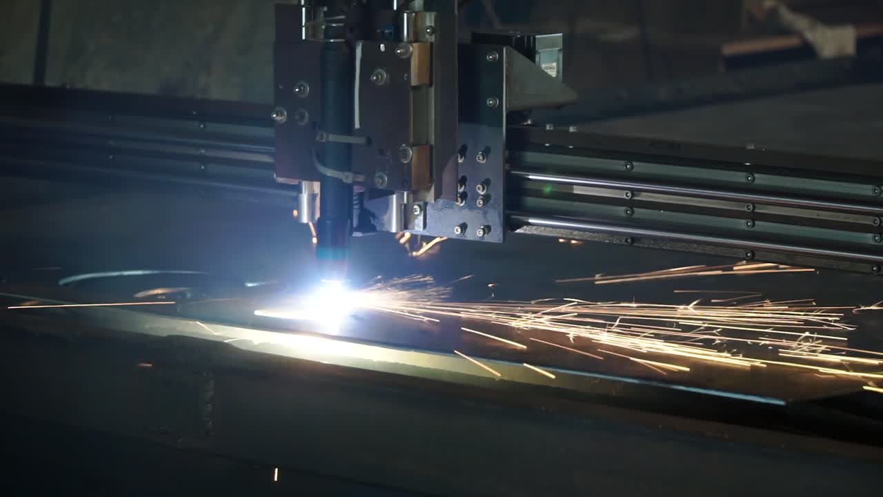 máquina de corte por plasma en acción