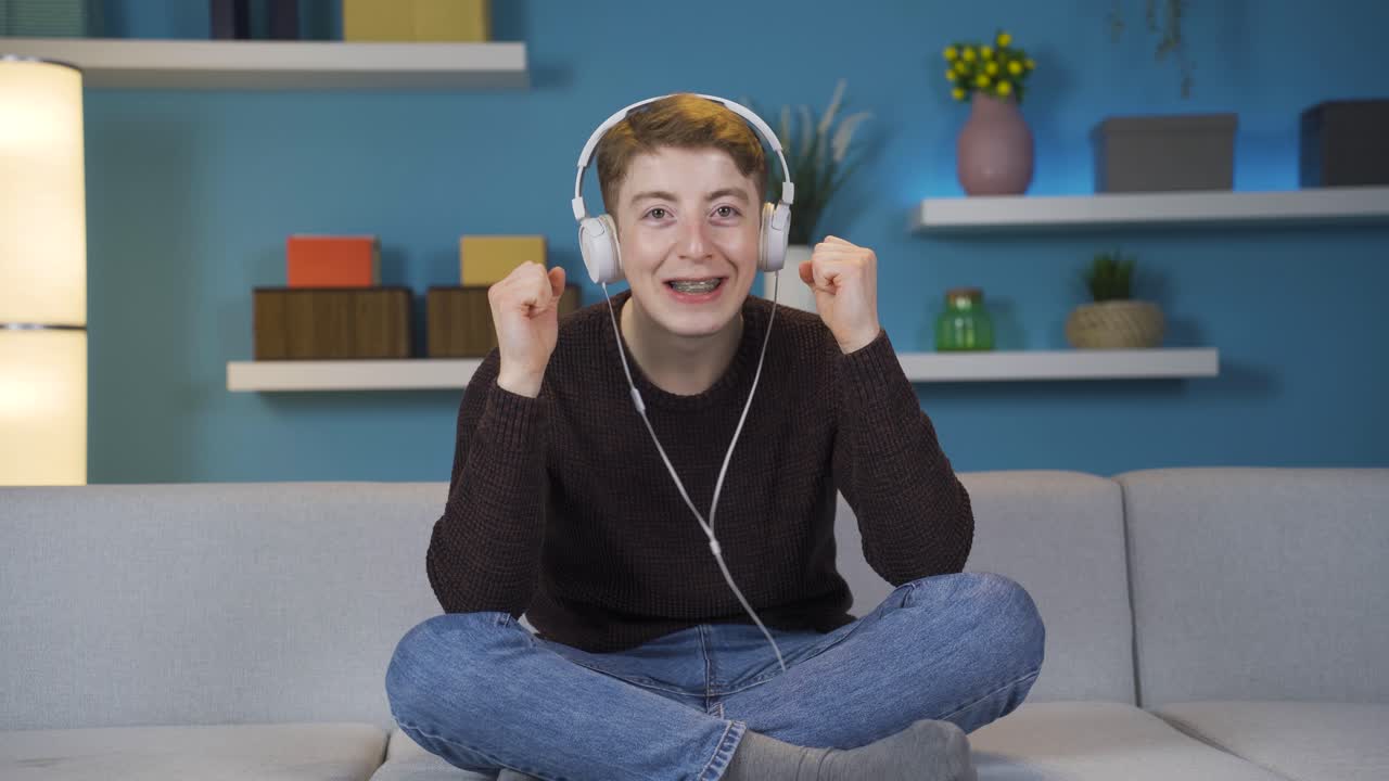 el joven que está seguro de que hará que sus sueños se hagan realidad.