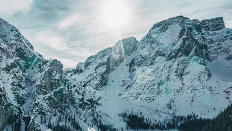 Nevado-Escarpado-Braies-Dolomitas-Cordillera,-Hiperlapso