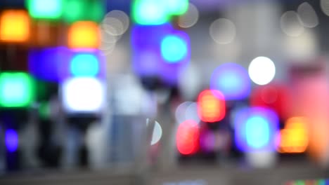 fondo de luces de emergencia de fábrica de colores desenfocados
