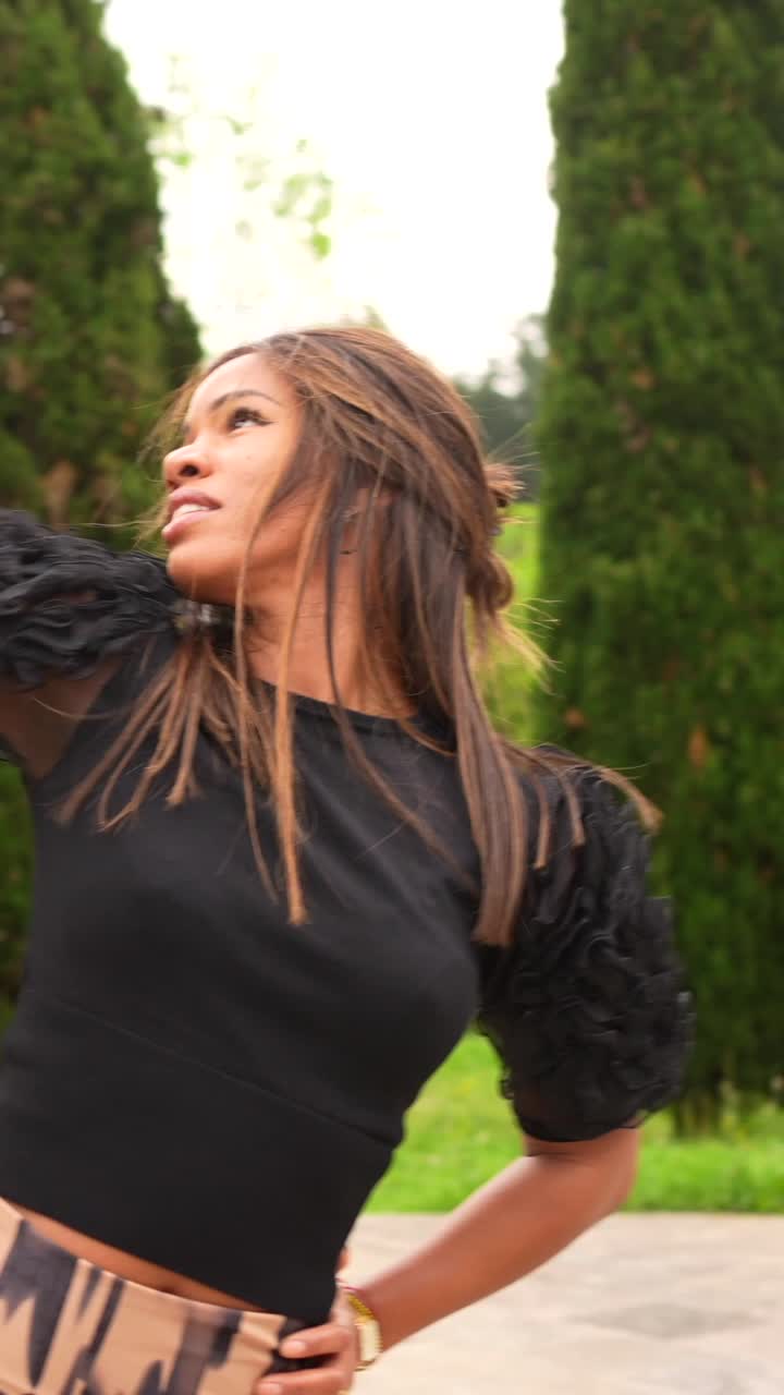 mujer haciendo ejercicio al aire libre