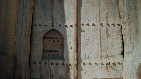 ciudad de bukhara, uzbekistán puertas a una mezquita