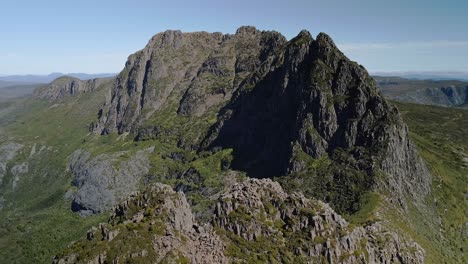 Draufsicht-Der-Hügel-An-Einem-Sonnigen-Tag