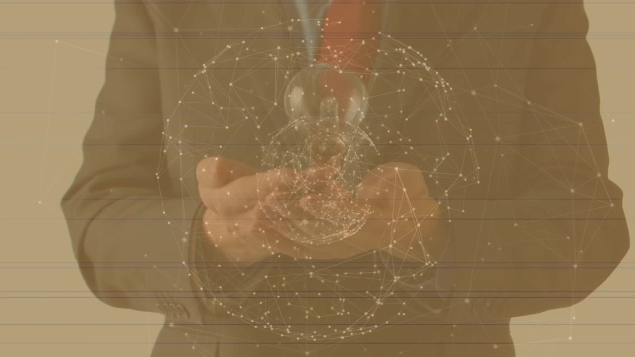 Animación de procesamiento de datos sobre empresario caucásico con bombilla.
