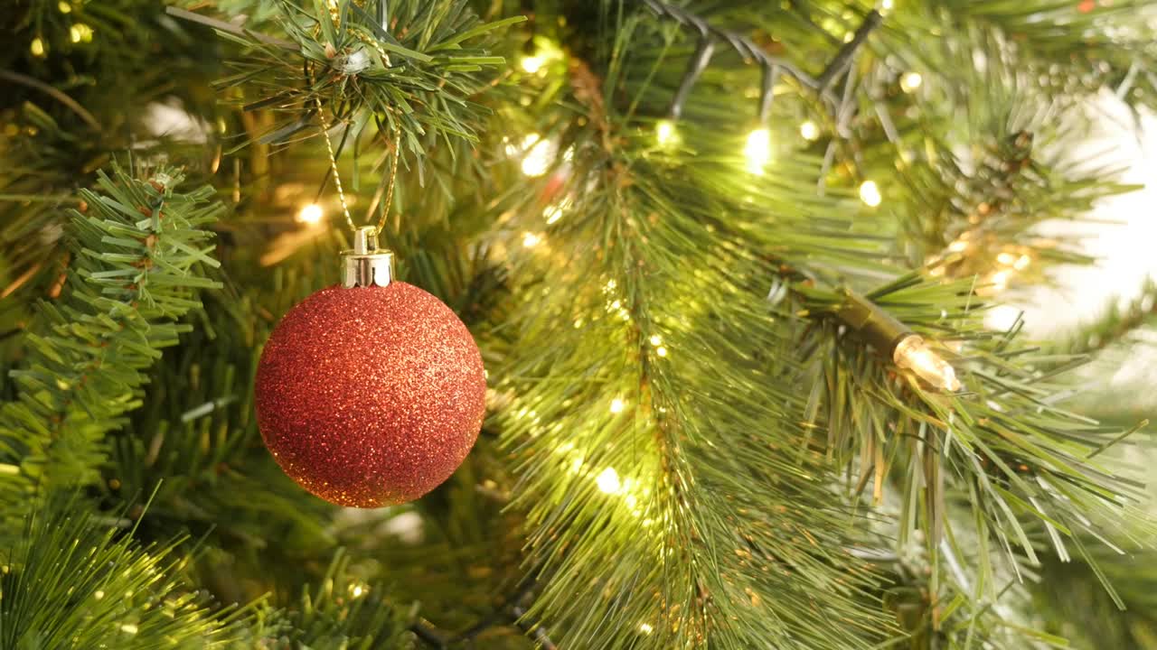 ornamento decorativo de navidad rojo con pañuelos 4k