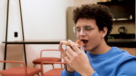 man eating fast food