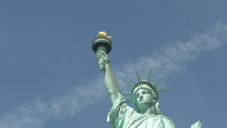 primer plano de la estatua de la libertad