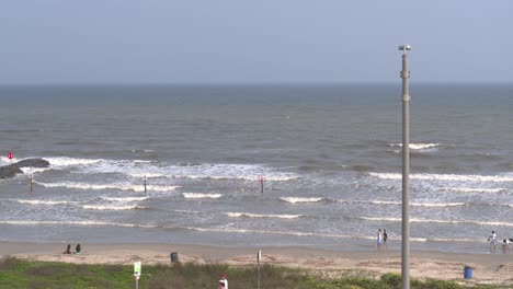 vista de drones de la playa de galveston en galveston, texas