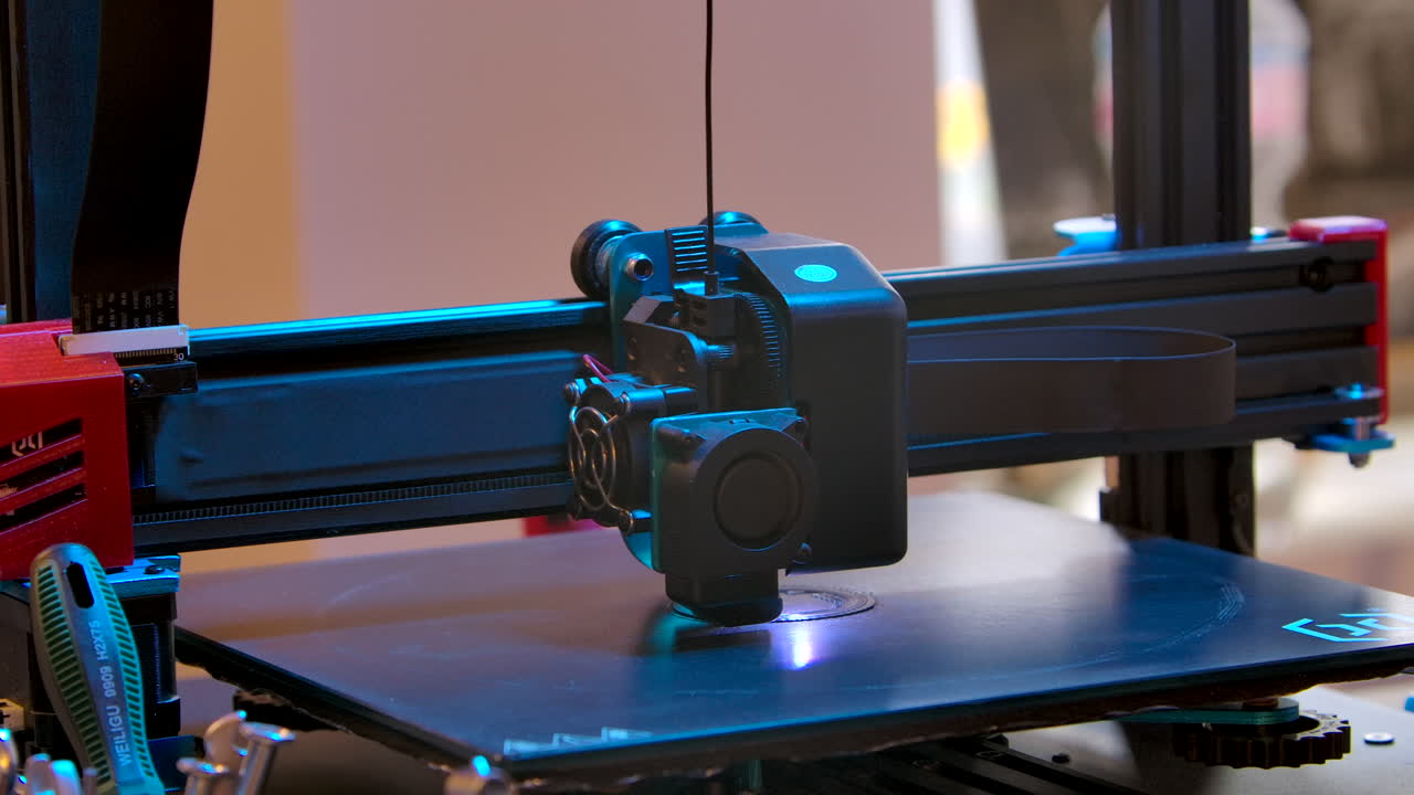 plano general de una máquina de impresión 3d en el trabajo