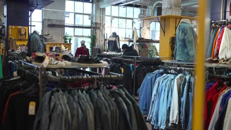 vintage clothing store: retro fashion and secondhand finds