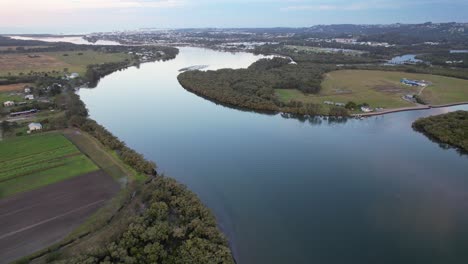 Scenic-View-Of-Maroochy-River-In-Sunshine-Coast,-Queensland,-Australia---aerial-drone-shot