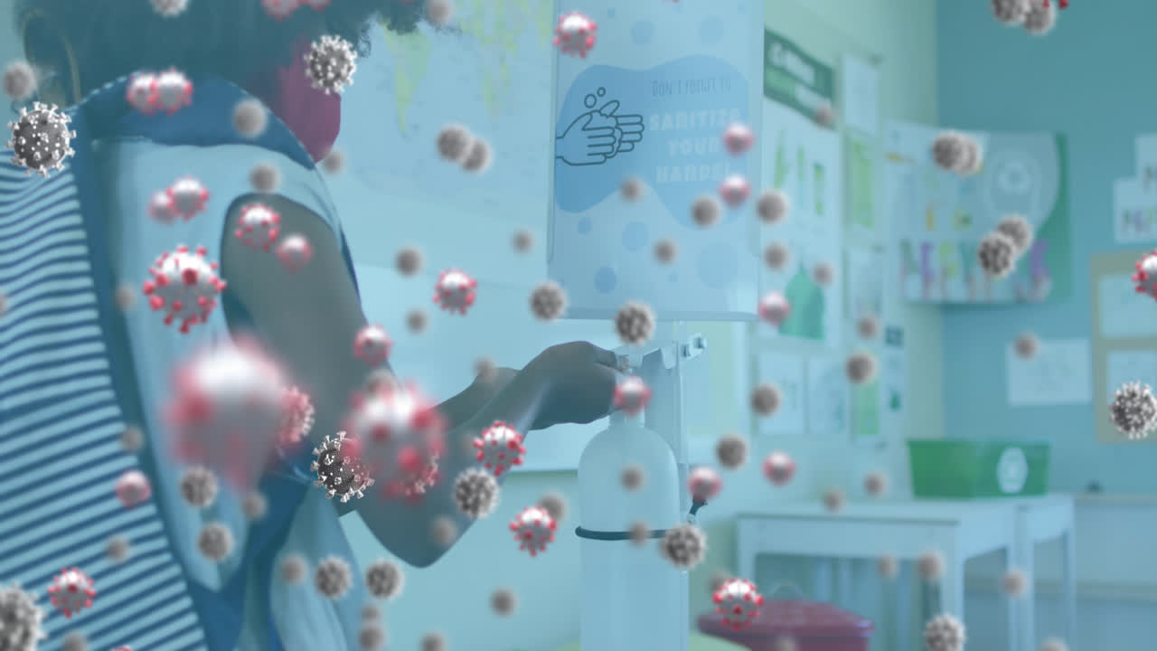 다중 코로나19 세포가 얼굴 마스크를 착용하고 손 청소기를 사용하는 소녀에 대해 떠다니고 있습니다.