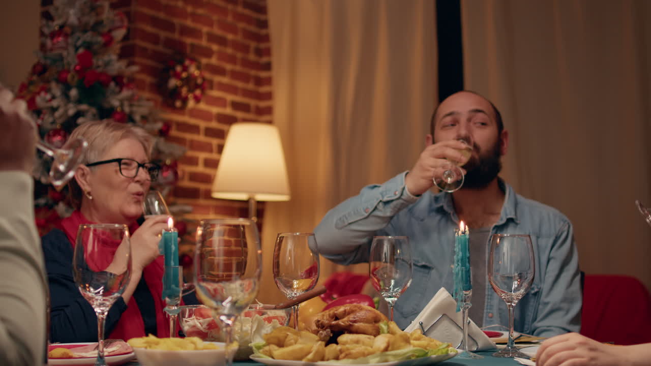 celebración de la cena de navidad en familia