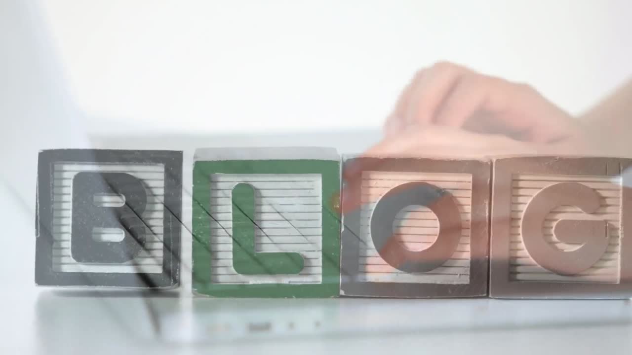 animación del texto del blog sobre las manos escribiendo en el teclado